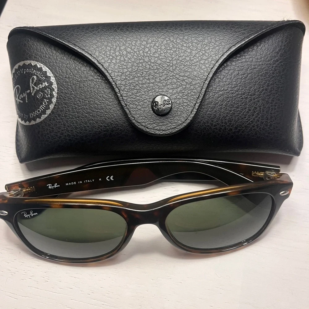 Ray-Ban Wayfarer Classic Sunglasses - Picture 2 of 7